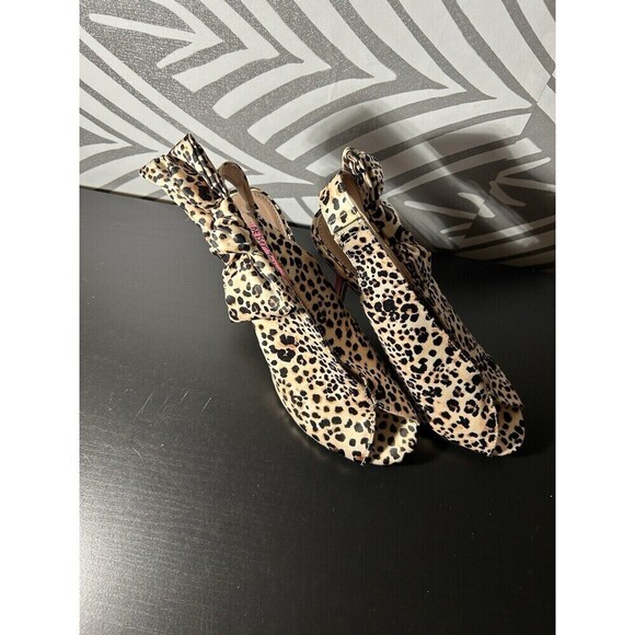 Betsey Johnson Irving Heels Leopard Animal Print big bow mobwife Shoes Size 6.5 - Picture 1 of 7